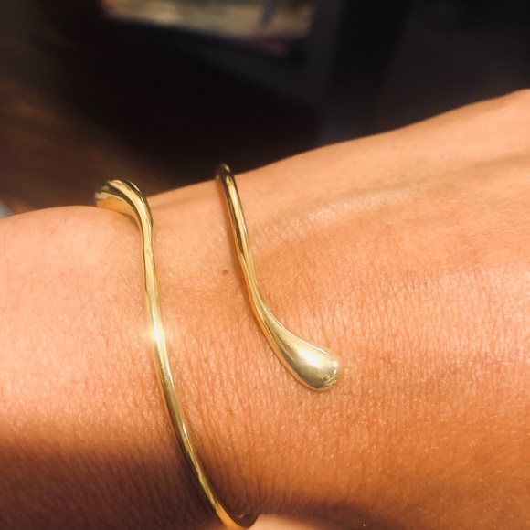 Beautiful teardrop bangle - Picture 2 of 2